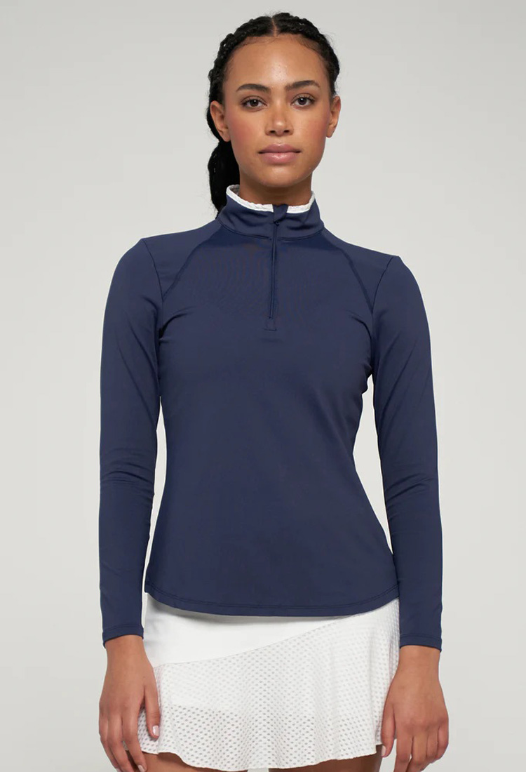 AngleTopDarkNavyコーデ写真