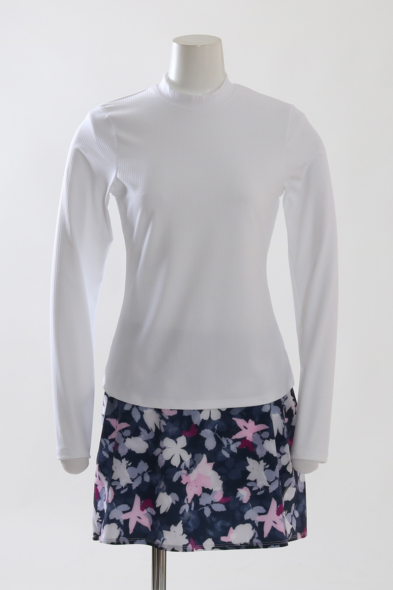 StellarTopWhiteSculptトルソーコーディネート写真